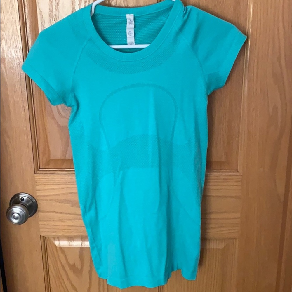 size 4 lululemon t shirt